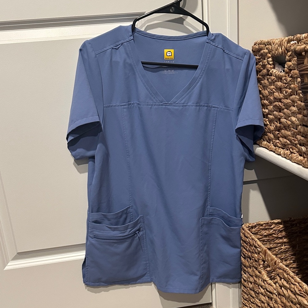 Wonder wink scrub top ceil blue size medium